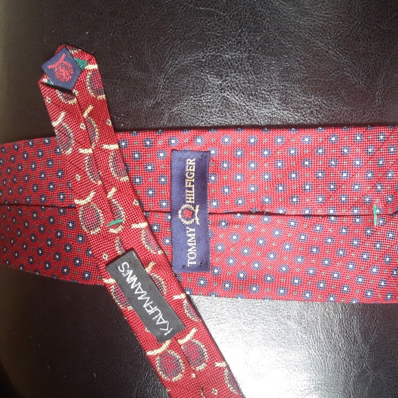Tommy Hilfiger Other - Tommy Hilfiger Kaufmann's 100% Italian Silk Red Navy Blue Tie